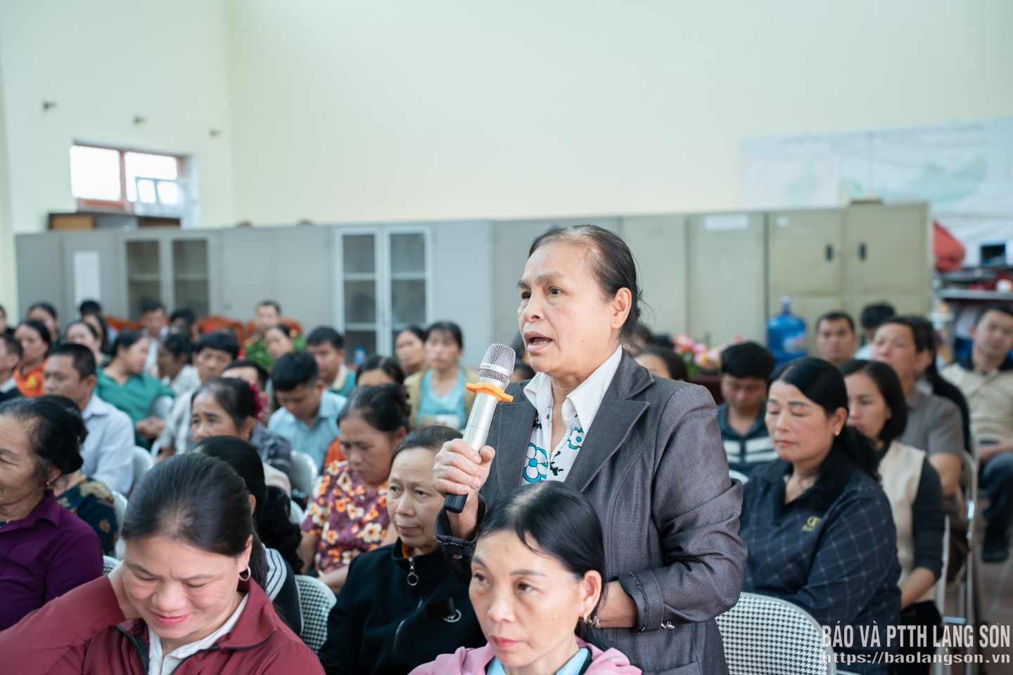 Cử tri xã Nhân Lý phát biểu ý kiến tại hội nghị