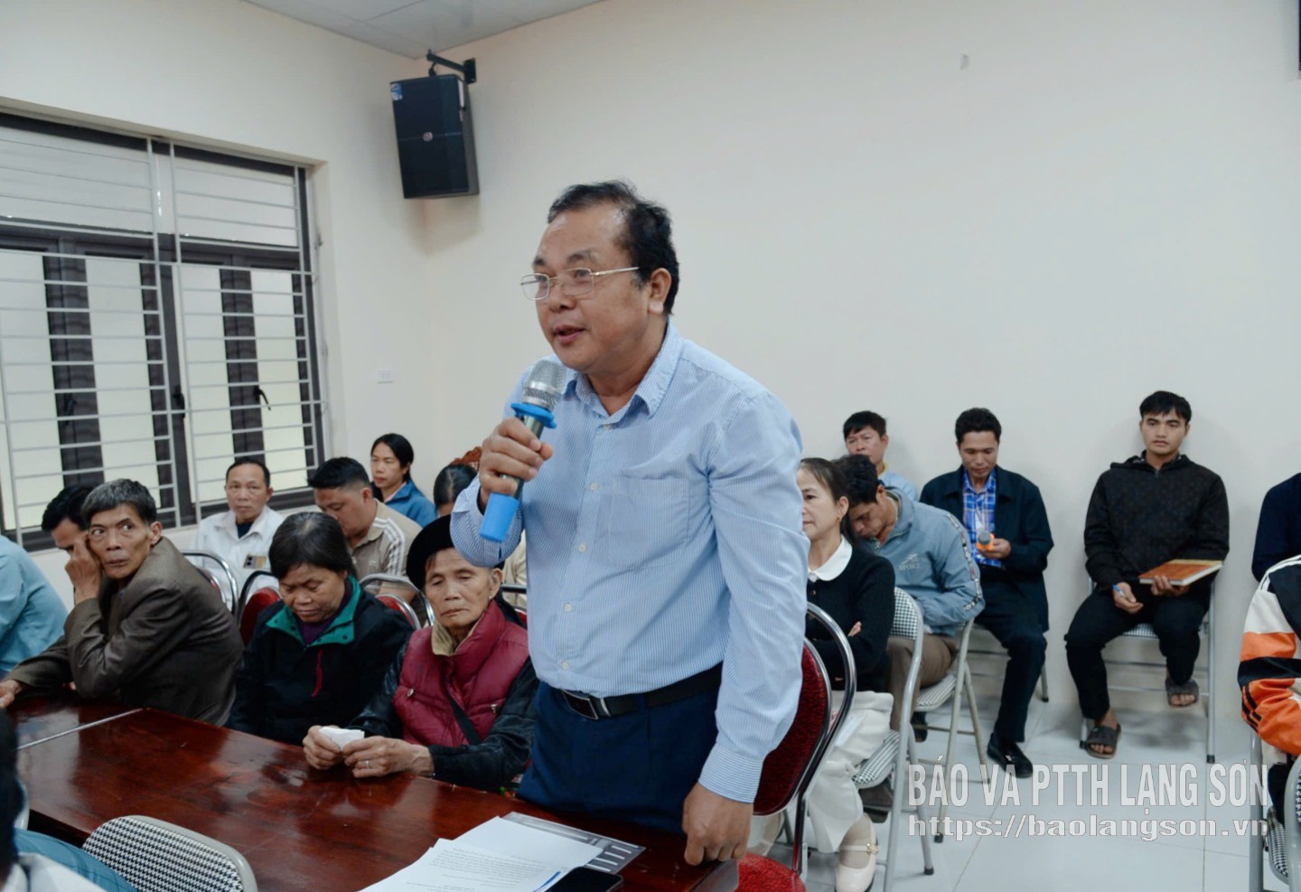 Cử tri xã Lợi Bác phát biểu ý kiến tại hội nghị