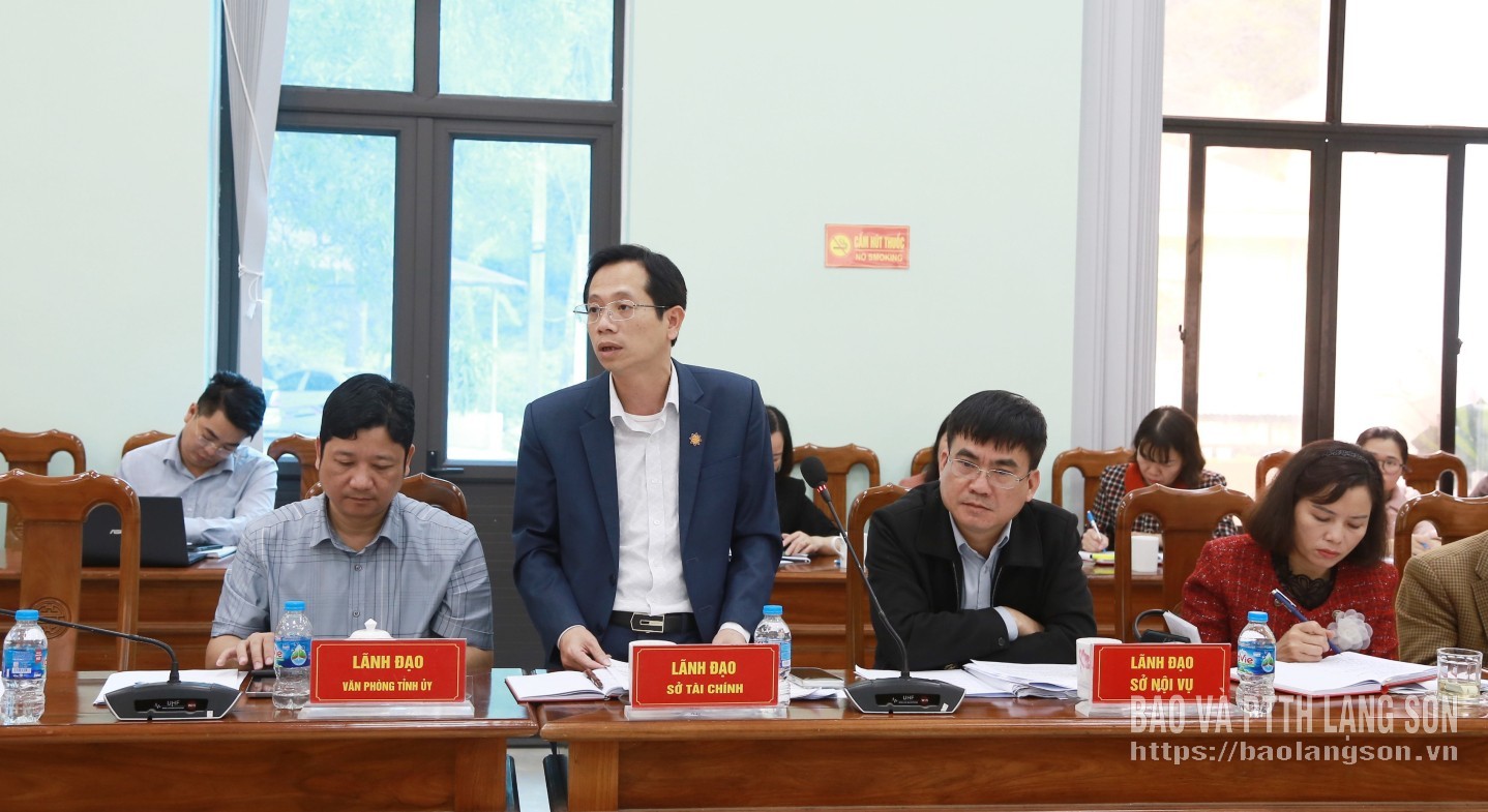 Lãnh đạo Sở Tài chính trao đổi các nội dung tại buổi kiểm tra 