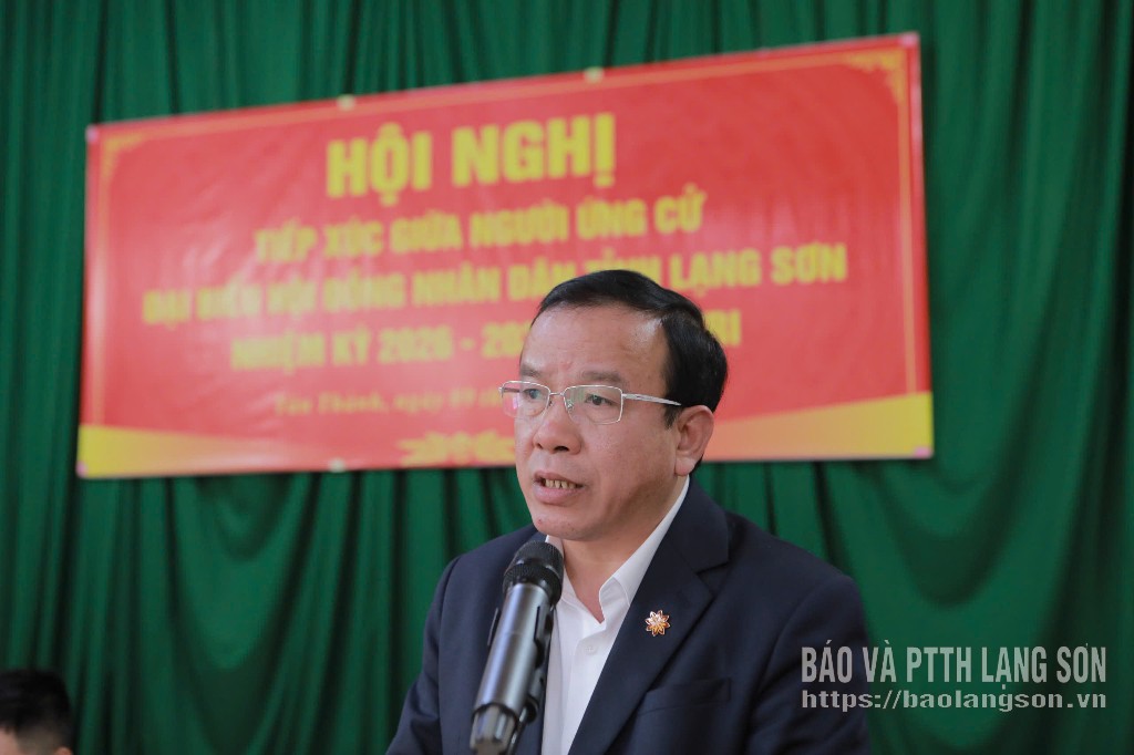 Ông Phan Hồng Tiến, Tỉnh ủy viên, Giám đốc Sở Tài chính tiếp thu, làm rõ ý kiến cử tri quan tâm