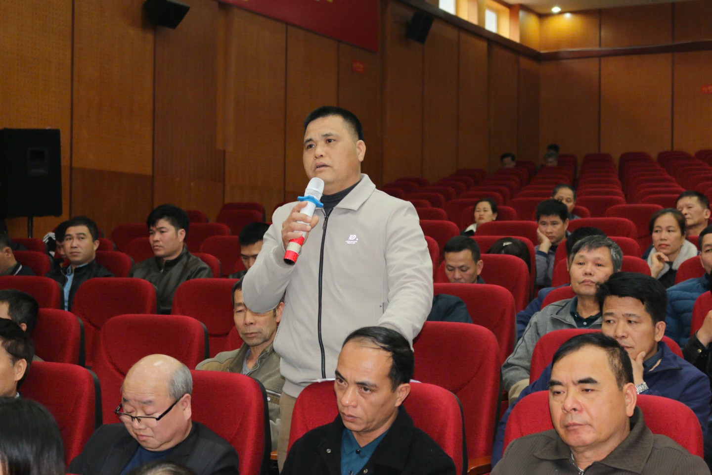 Cử tri xã Bắc Sơn nêu ý kiến tại hội nghị