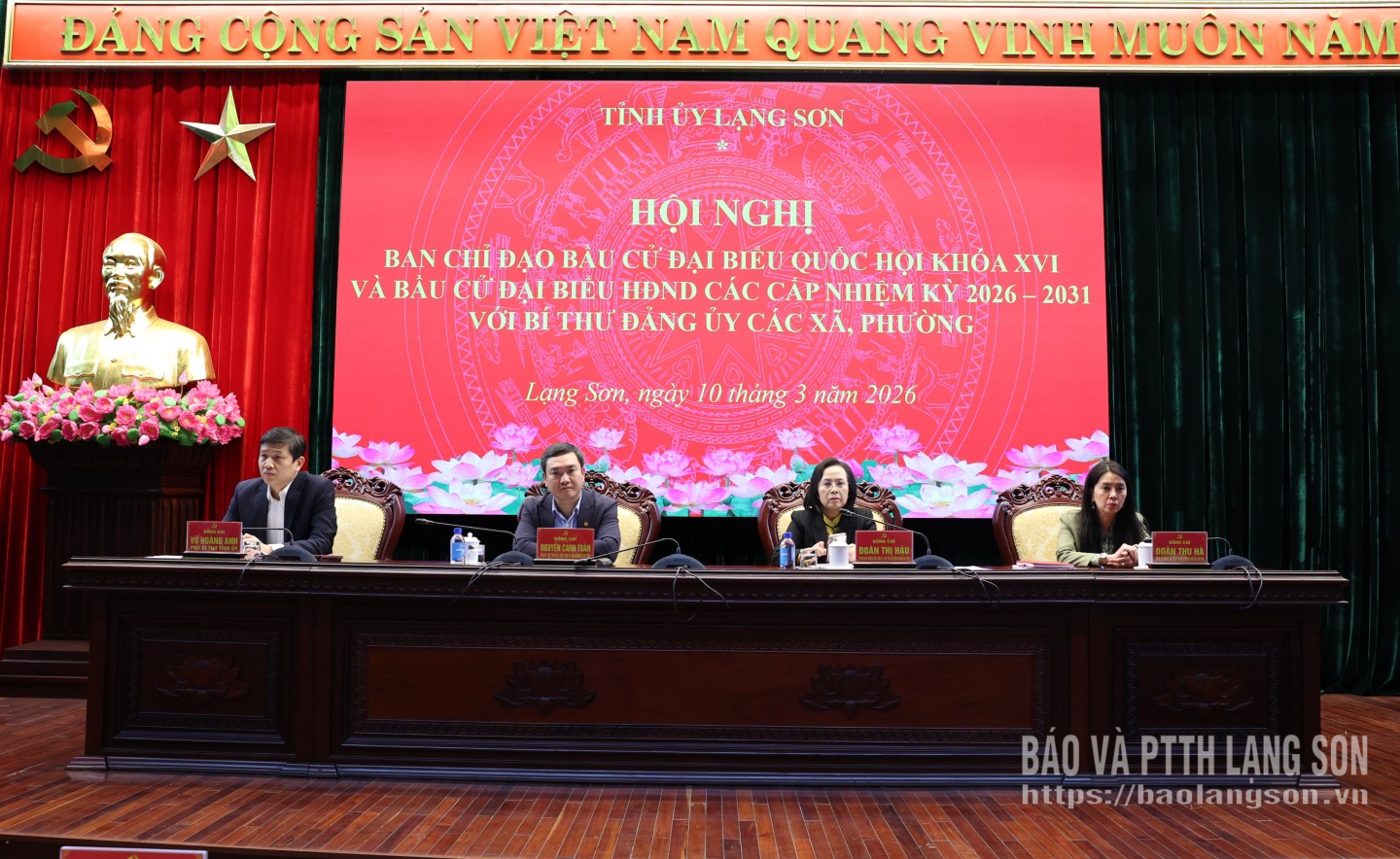 Các đồng chí Thường trực Tỉnh ủy điều hành hội nghị