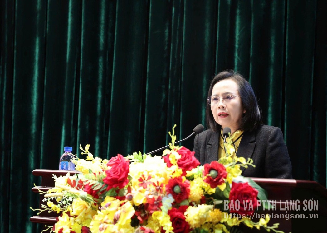 Đồng chí Đoàn Thị Hậu, Phó Bí thư Thường trực Tỉnh ủy, Chủ tịch HĐND tỉnh, Phó Trưởng ban Thường trực BCĐ bầu cử tỉnh phát biểu kết luận hội nghị