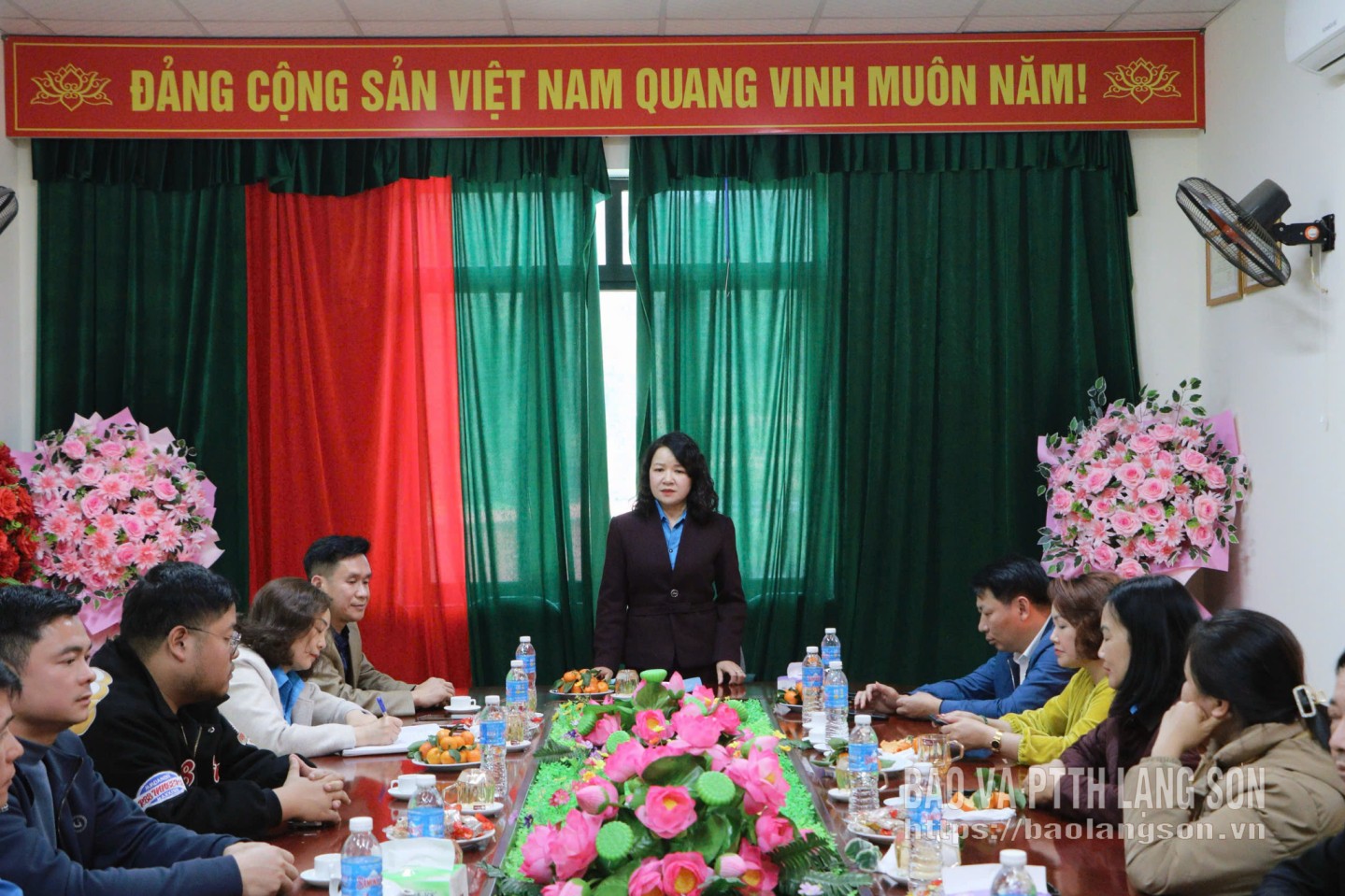 Lãnh đạo Liên đoàn Lao động tỉnh phát biểu tại buổi làm việc