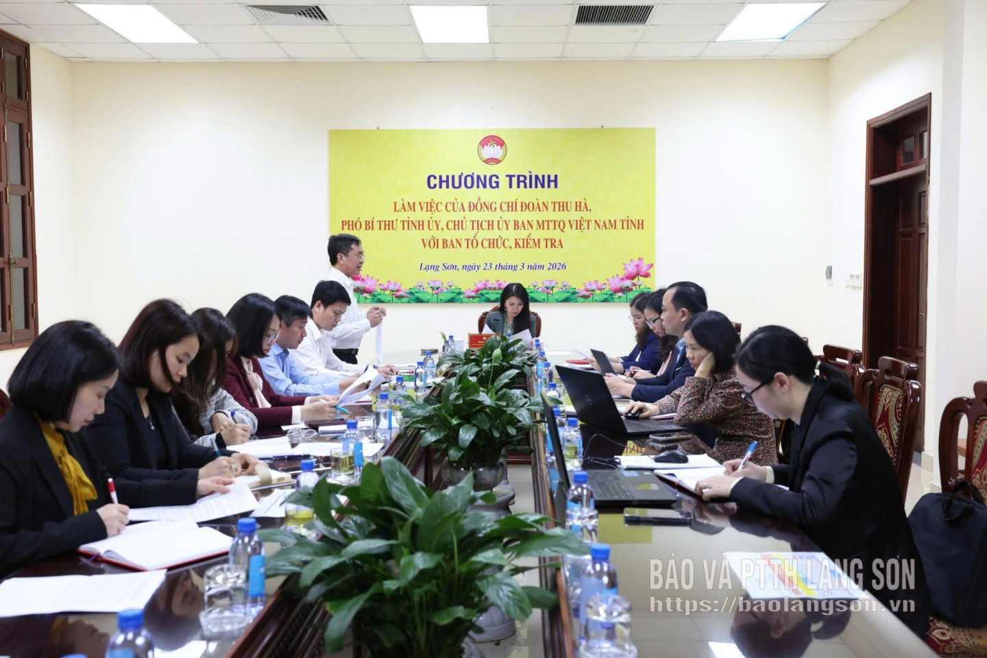 Các đại biểu dự buổi làm việc