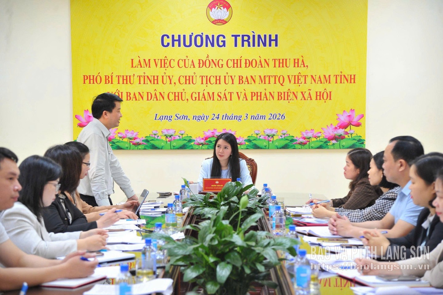 Đồng chí Hoàng Anh Tuấn, Phó Chủ tịch Uỷ ban MTTQ Việt Nam tỉnh kiêm Trưởng Ban Dân chủ, Giám sát và Phản biện xã hội phát biểu ý kiến tại buổi làm việc