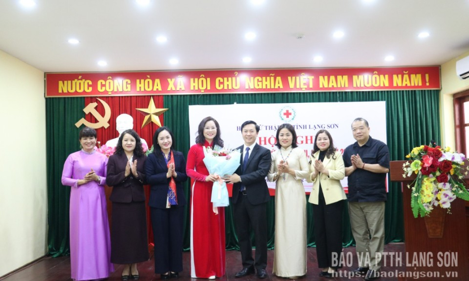 Đồng ch&iacute; Nguyễn Thu Ho&agrave;i được bầu giữ chức vụ Chủ tịch Hội Chữ thập đỏ tỉnh kho&aacute; VII, nhiệm kỳ 2022 - 2027 