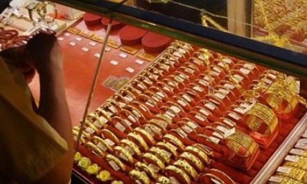 Gi&aacute; v&agrave;ng giảm sốc 5 triệu đồng/lượng