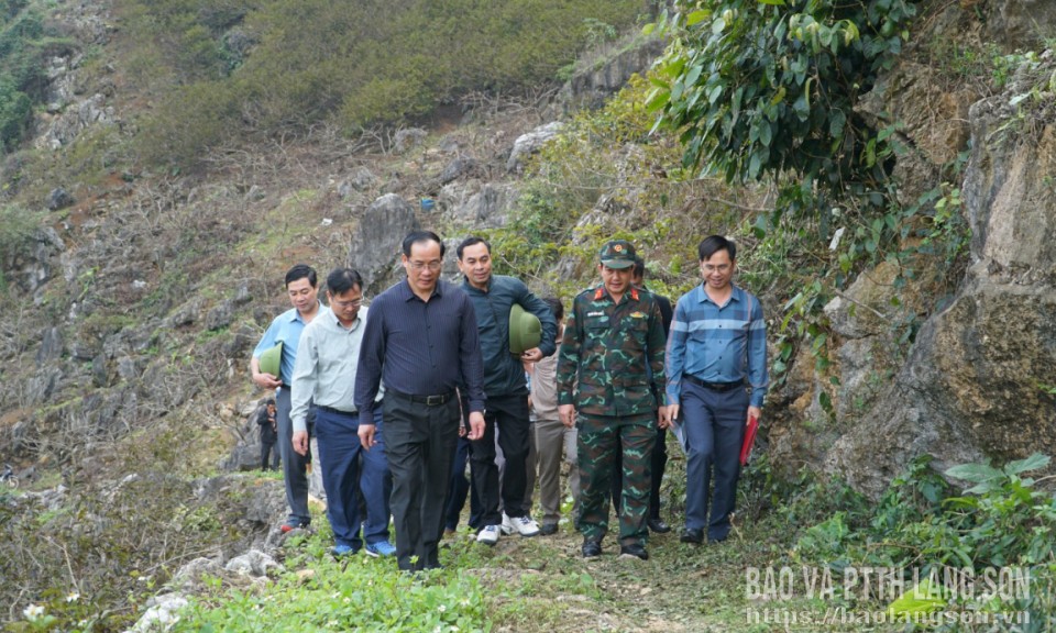 Khảo s&aacute;t đ&aacute;nh gi&aacute; hiện trạng tuyến đường kết nối đ&egrave;o Loi x&atilde; Vạn Linh - Cai Kinh