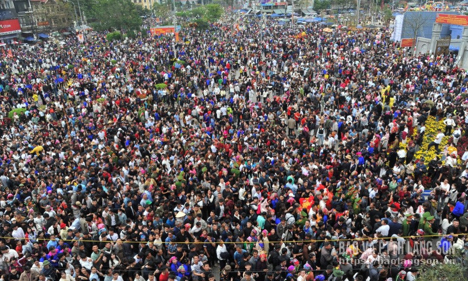  Lễ hội Kỳ C&ugrave;ng - Tả Phủ thu h&uacute;t 1,5 triệu lượt kh&aacute;ch   