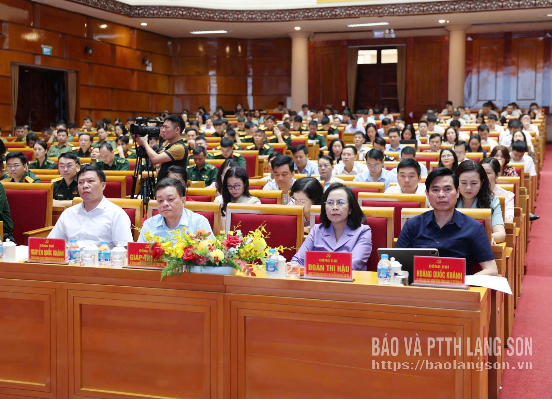 Các đồng chí lãnh đạo tỉnh và các đại biểu dự hội nghị tại điểm cầu tỉnh Lạng Sơn