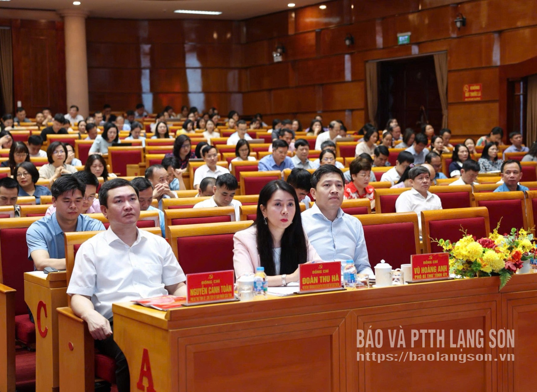 Các đồng chí lãnh đạo tỉnh và các đại biểu dự hội nghị tại điểm cầu tỉnh Lạng Sơn