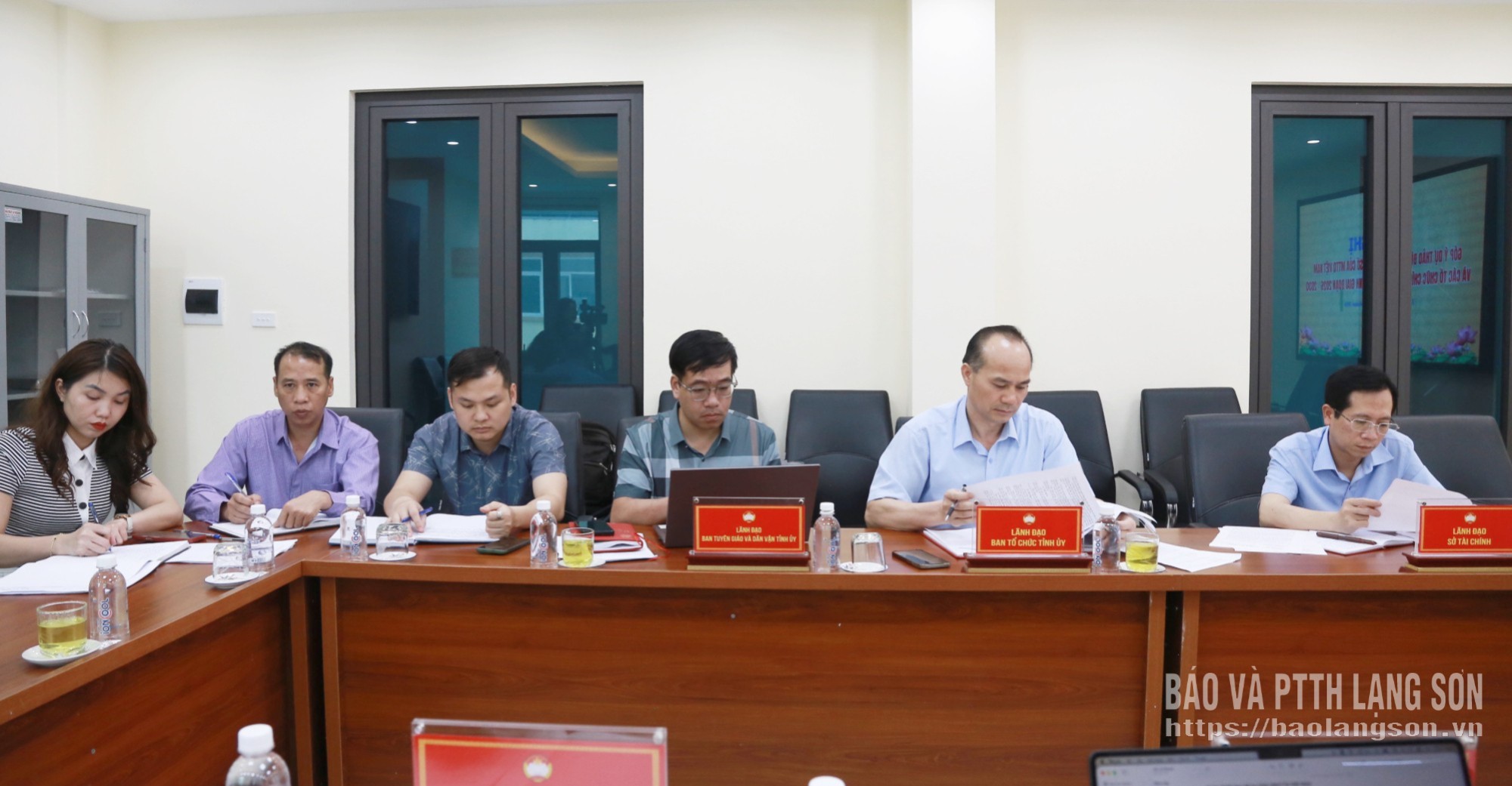 Các đại biểu dự hội nghị