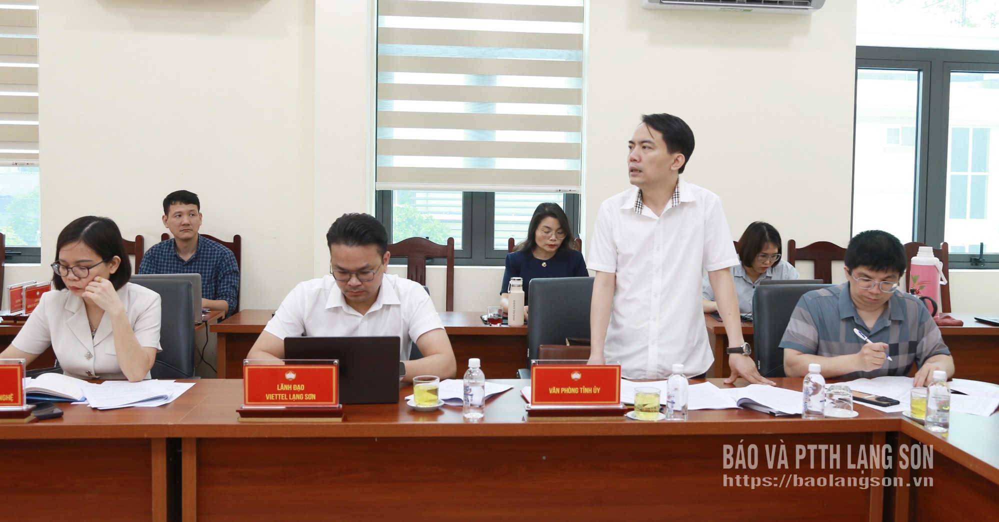 Đại diện Văn phòng Tỉnh ủy phát biểu ý kiến tại hội nghị