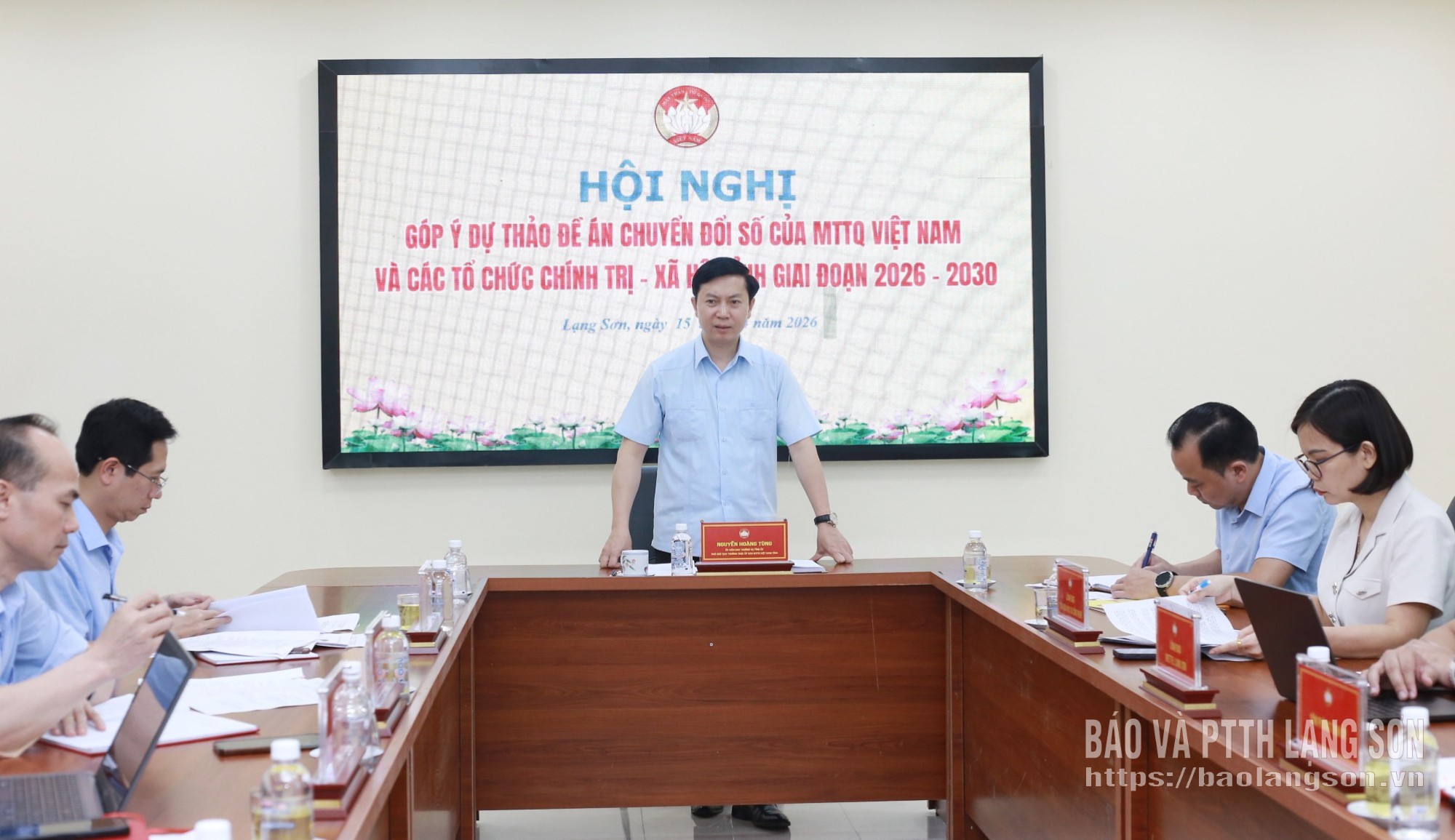 Các đại biểu dự hội nghị
