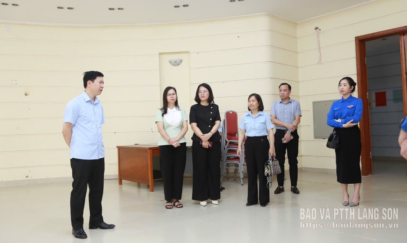 Đoàn khảo sát thực tế tại cơ sở 2 Cung Thanh thiếu nhi