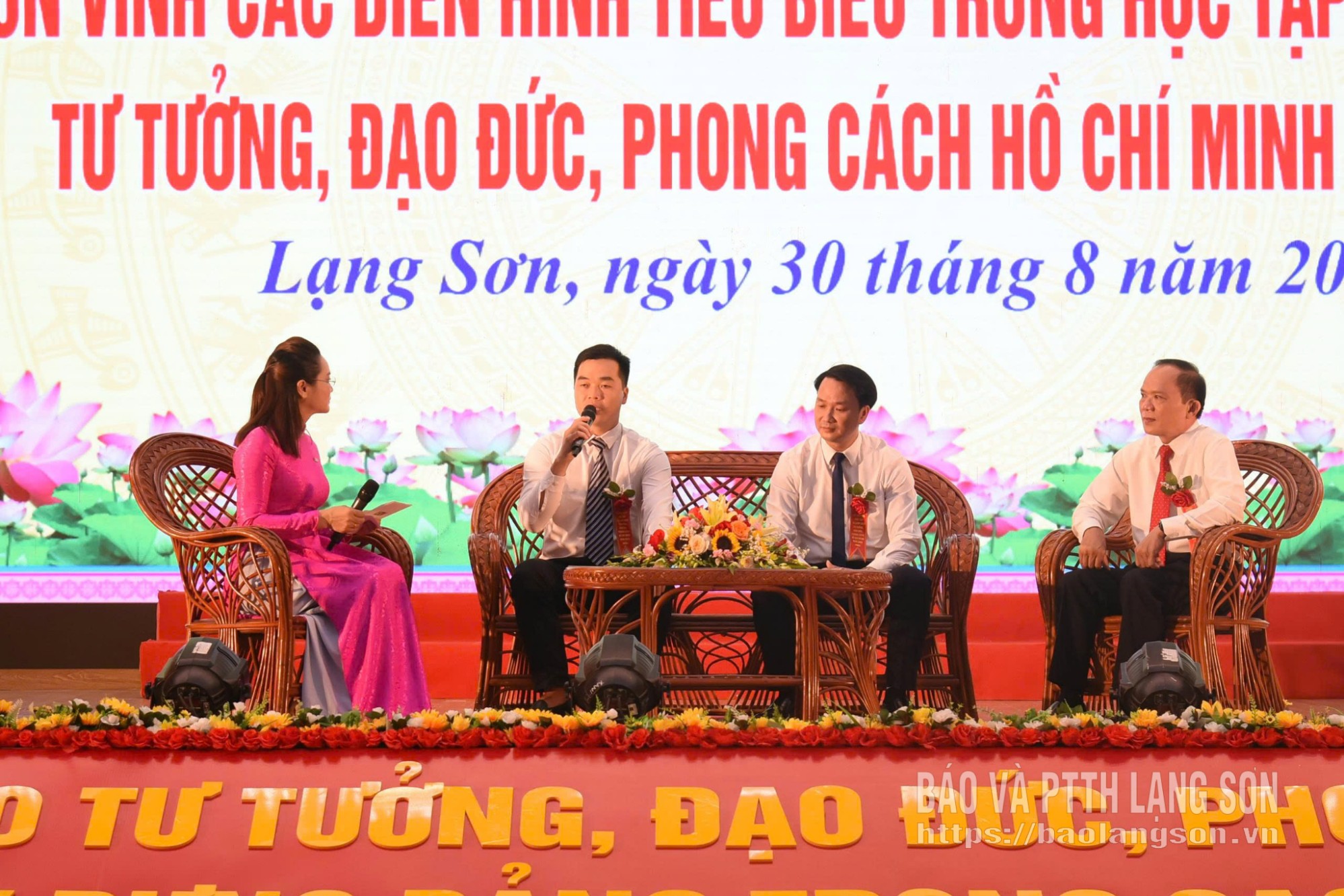 Các điển hình tiên tiến tham gia giao lưu tại chương trình tôn vinh điển hình tiêu biểu trong học tập và làm theo tư tưởng, đạo đức, phong cách Hồ Chí Minh  do Tỉnh ủy Lạng Sơn tổ chức năm 2024