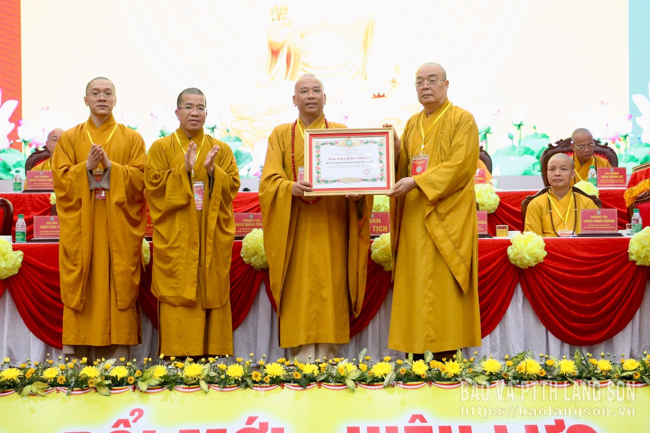 Ban Trị sự Giáo hội Phật giáo Việt Nam tỉnh nhận Bằng tuyên dương công đức của Chủ tịch Hội đồng Trị sự Trung ương Giáo hội Phật giáo Việt Nam