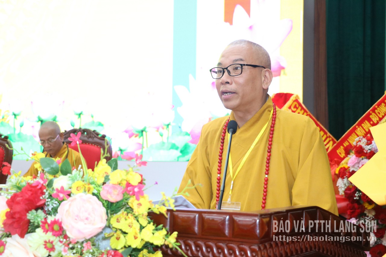 Thượng toạ Thích Quảng Truyền, Trưởng Ban Trị sự Giáo hội Phật giáo Việt Nam tỉnh Lạng Sơn phát biểu tại đại hội