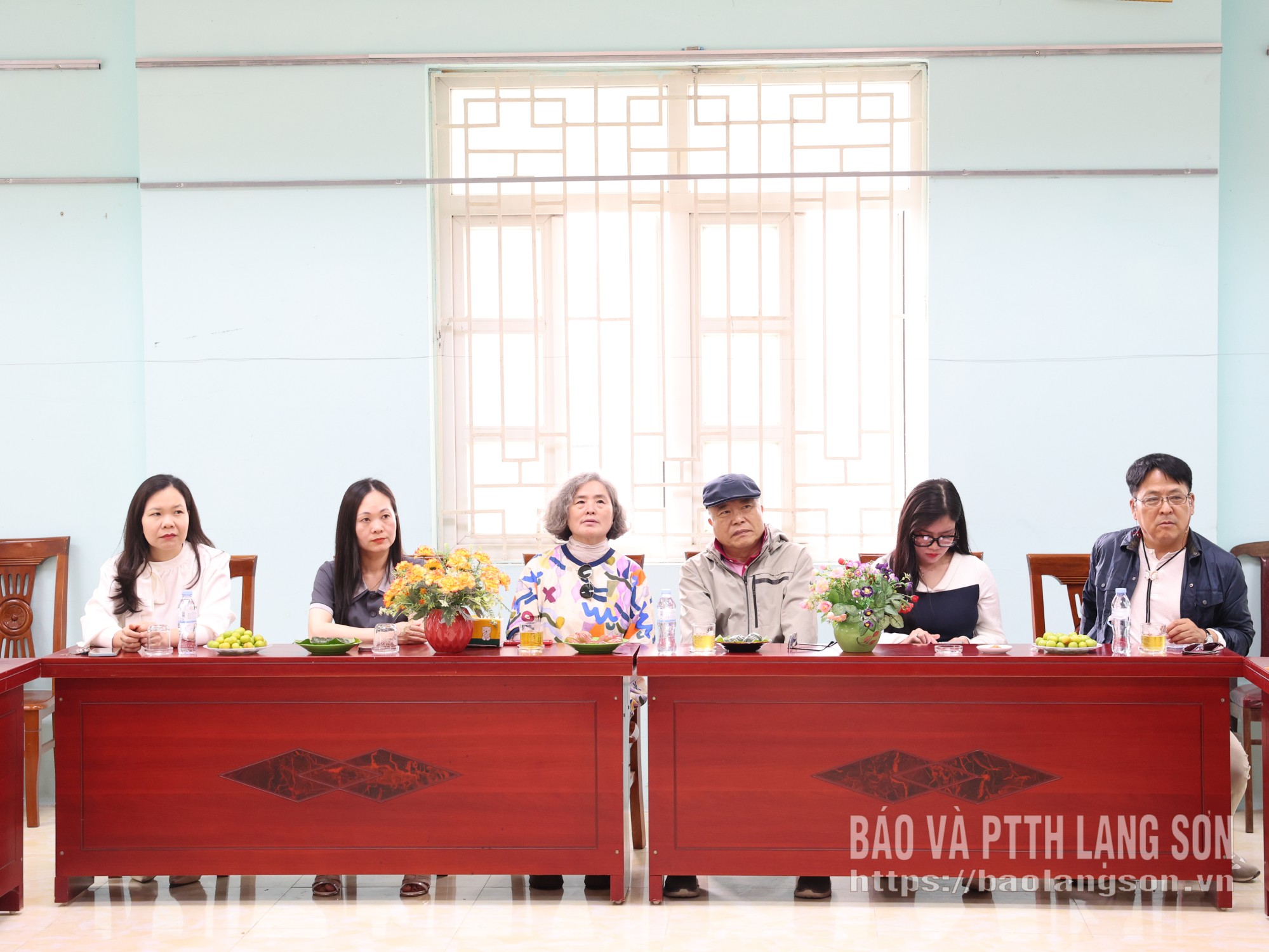 Các đại biểu dự buổi làm việc