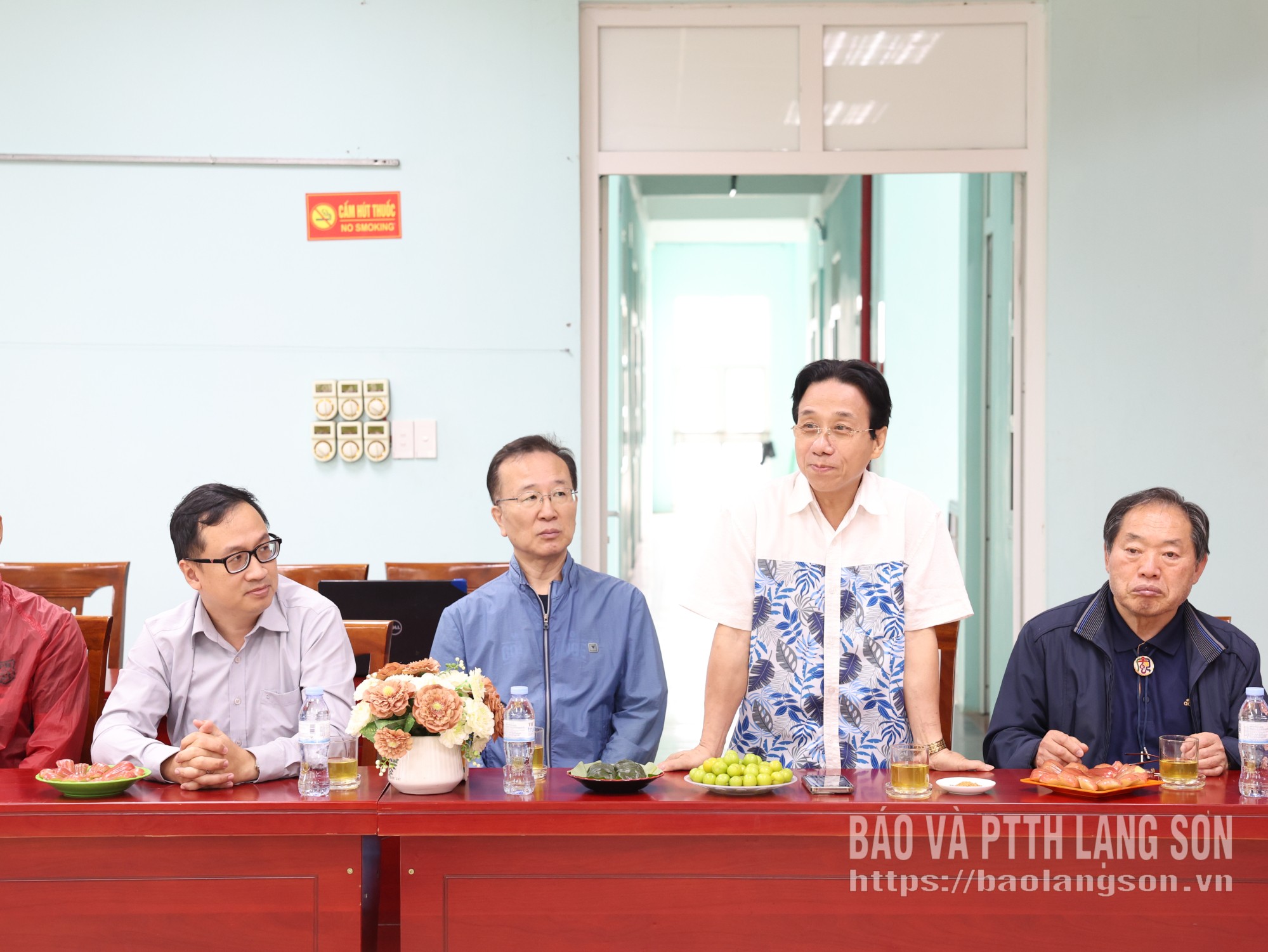 Đồng chí Chủ tịch Chi hội Mỹ thuật Việt Nam tỉnh Phú Thọ phát biểu tại buổi làm việc