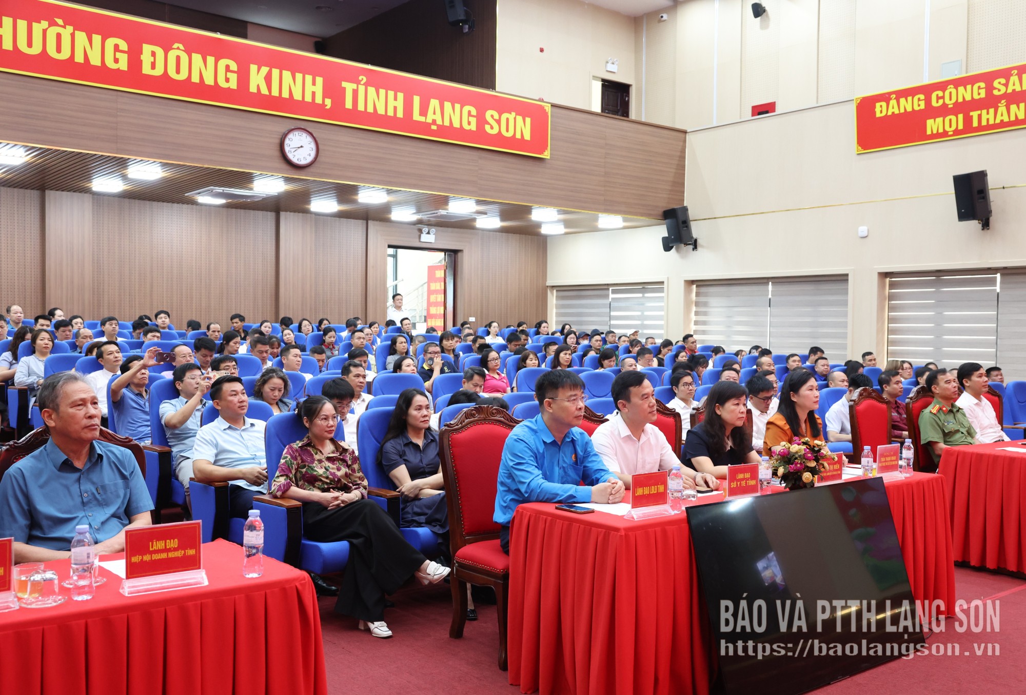 Các đại biểu dự lễ phát động