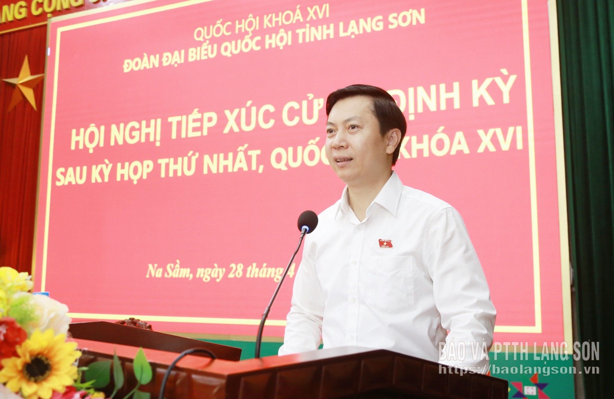 Đồng chí Nguyễn Hoàng Tùng, Ủy viên Ban Thường vụ Tỉnh ủy, Phó Chủ tịch Thường trực Ủy ban MTTQ Việt Nam tỉnh, Ủy viên Ủy ban Văn hóa và Xã hội của Quốc hội phát biểu tại hội nghị