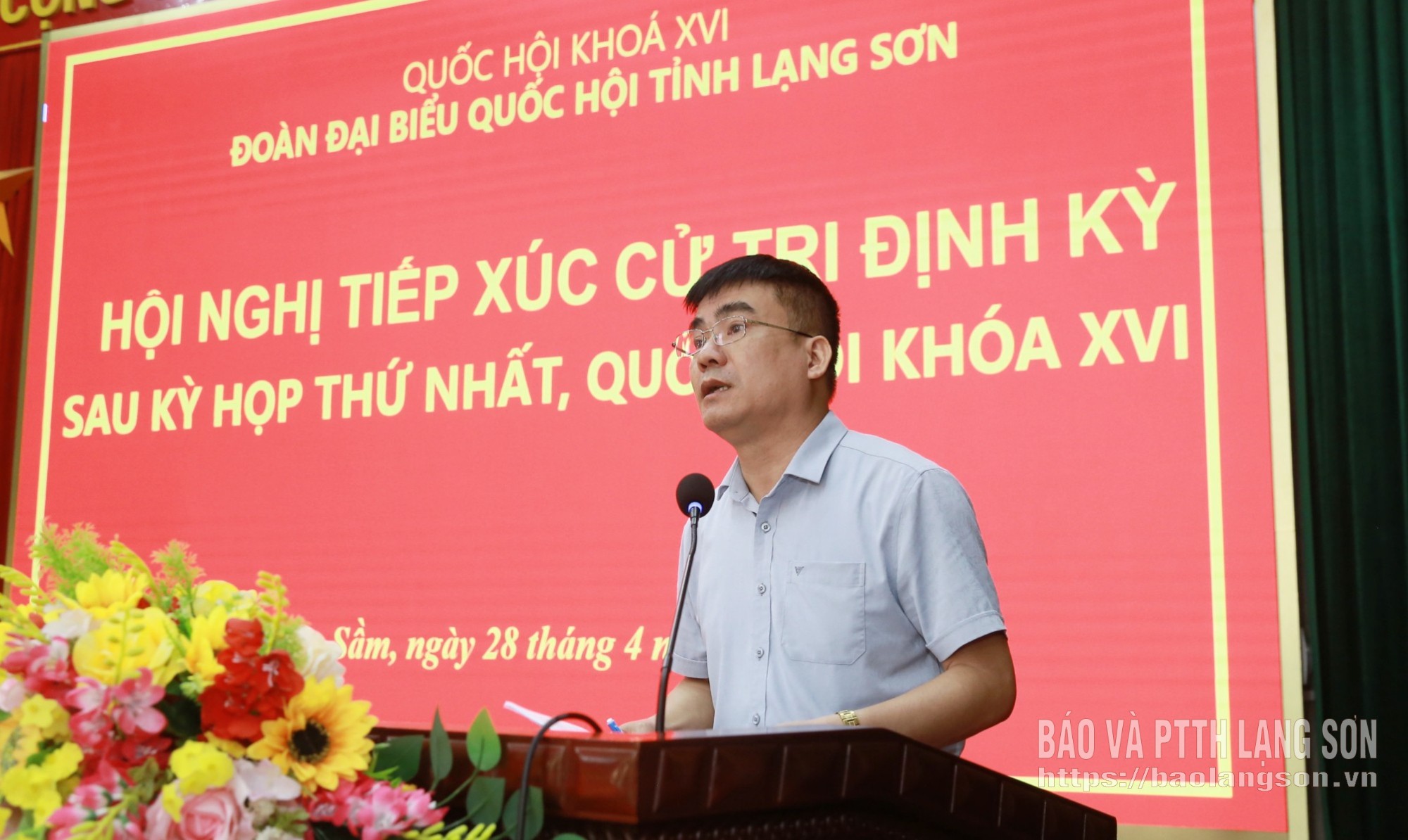 Lãnh đạo Sở Nội vụ phát biểu tiếp thu, làm rõ các nội dung cử tri quan tâm thuộc thẩm quyền