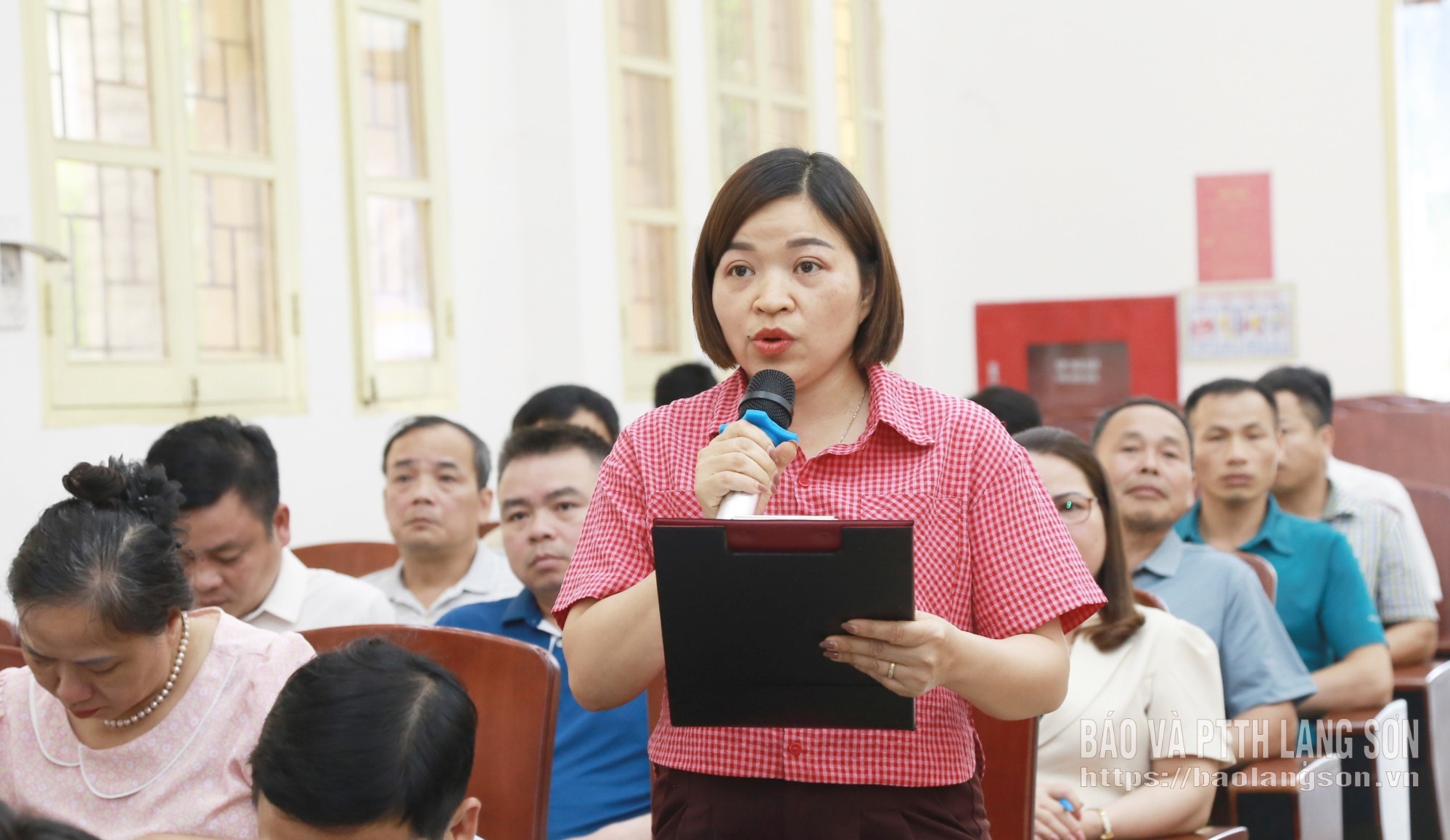 Cử tri xã Văn Quan nêu kiến nghị trong chương trình