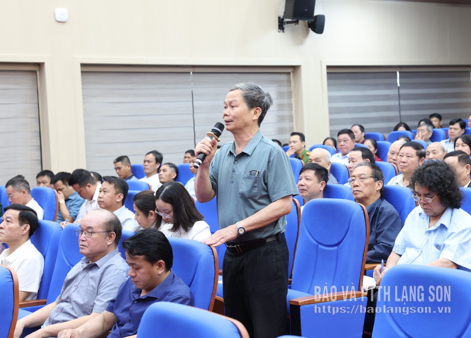 Cử tri phường Tam Thanh phát biểu ý kiến tại hội nghị