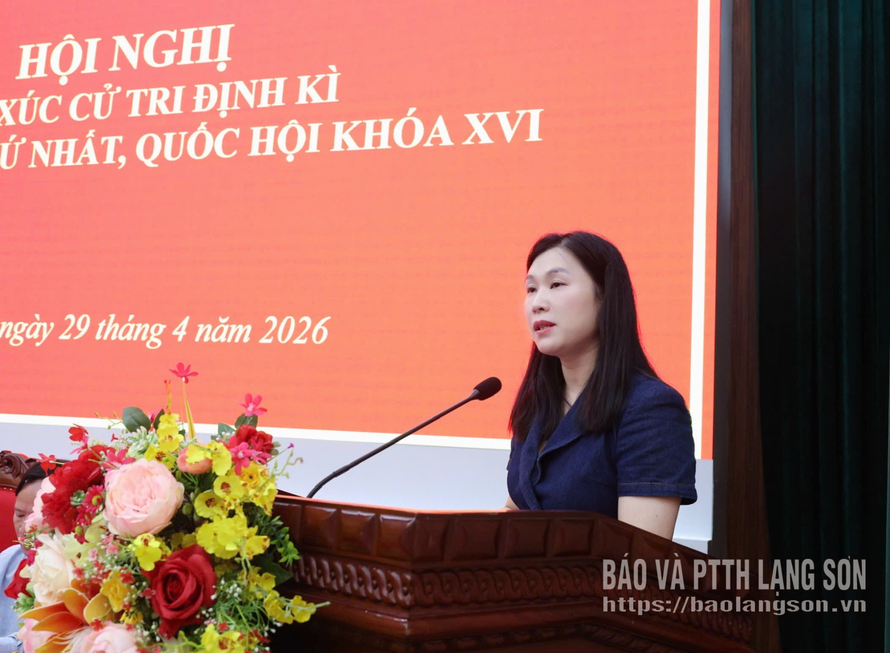 Đồng chí Trần Thanh Nhàn, Phó Chủ tịch UBND tỉnh phát biểu, giải đáp một số kiến nghị của cử tri