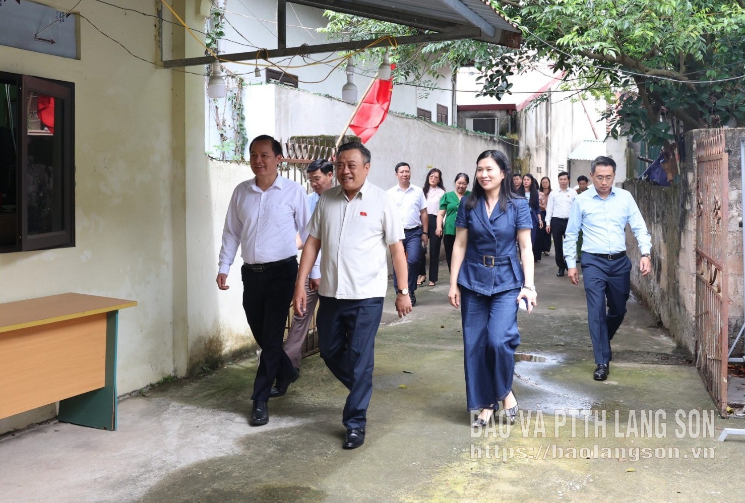 Đoàn công tác của Trung ương và của tỉnh tới thăm hỏi, tặng quà Mẹ Việt Nam Anh hùng Nguyễn Thị Kim