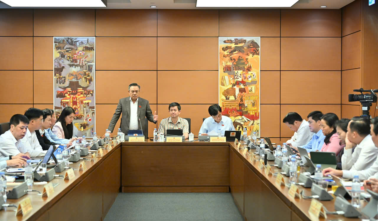 Đại biểu Trần Sỹ Thanh, Ủy viên Bộ Chính trị, Bí thư Trung ương Đảng, Chủ nhiệm Ủy ban Kiểm tra Trung ương, ĐBQH tỉnh Lạng Sơn phát biểu tại phiên thảo luận tổ