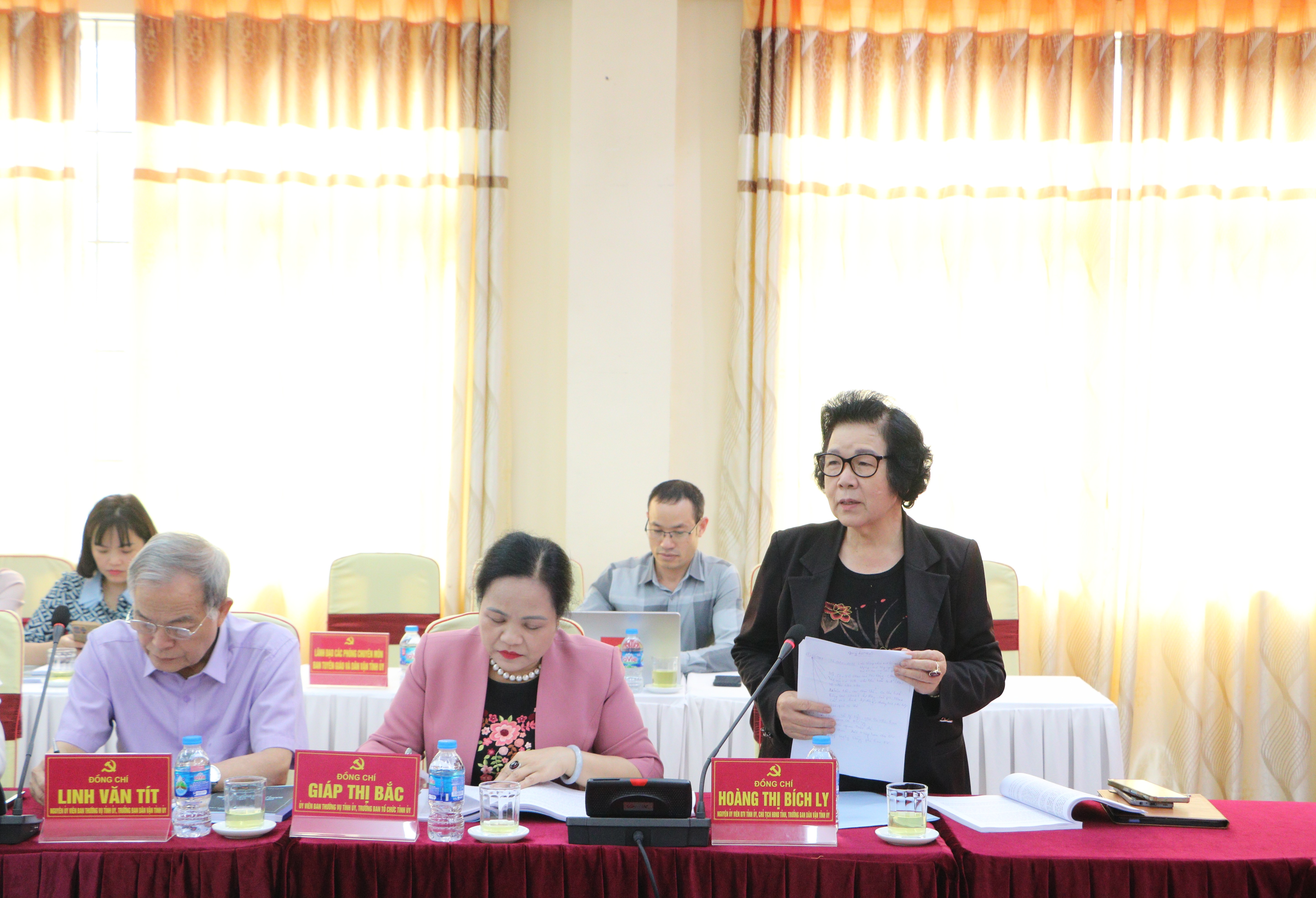 Đại biểu phát biểu đóng góp ý kiến tại hội thảo