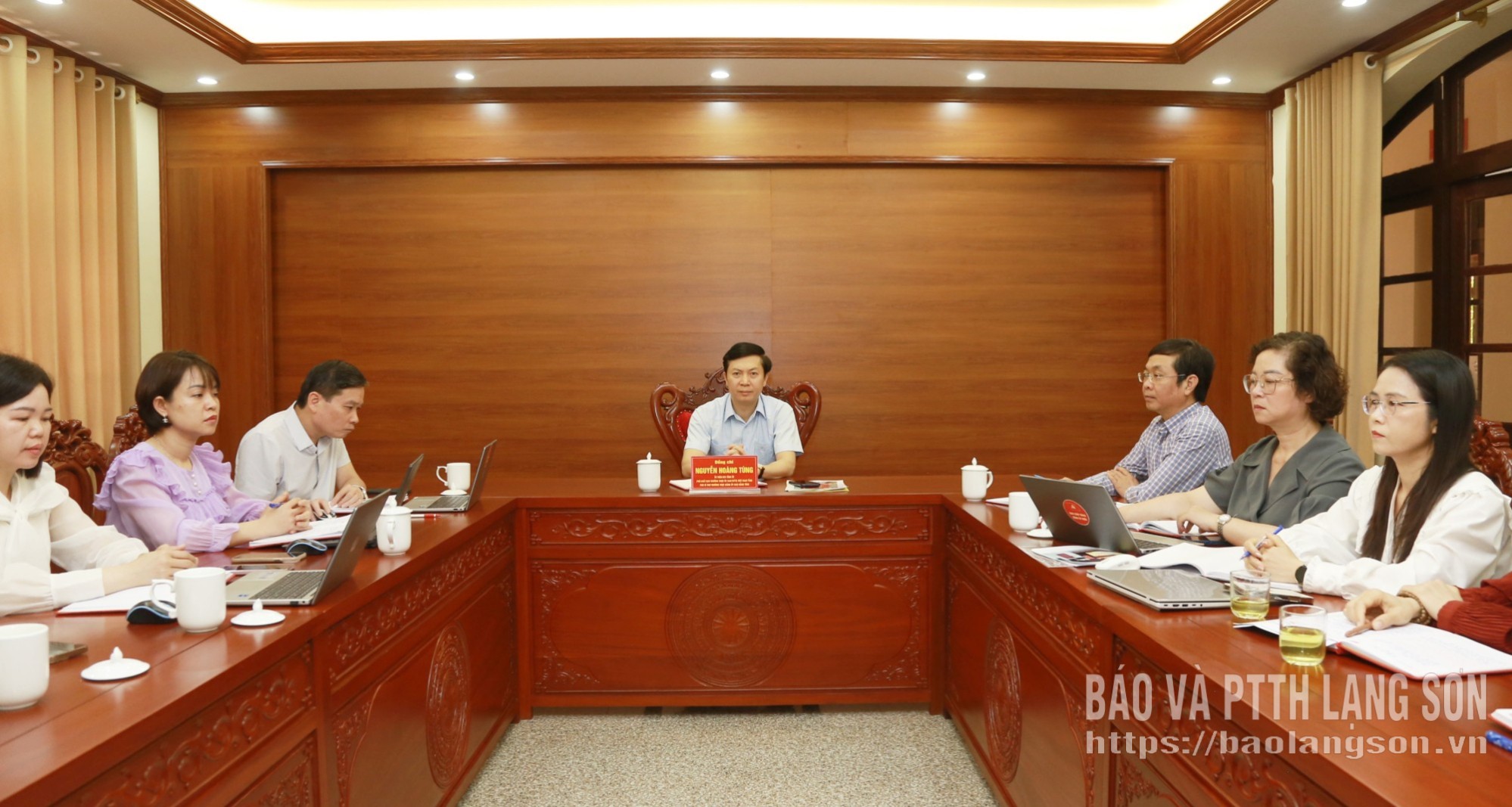 Đồng chí Nguyễn Hoàng Tùng, Ủy viên Ban Thường vụ Tỉnh ủy, Phó Chủ tịch Thường trực Ủy ban MTTQ Việt Nam tỉnh, Phó Bí thư Thường trực Đảng ủy các cơ quan Đảng tỉnh làm việc với các cơ quan chuyên trách tham mưu, giúp việc của Đảng ủy