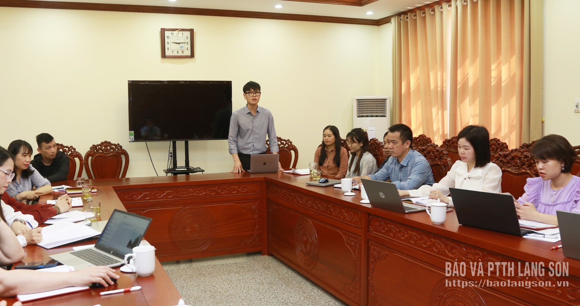 Đại biểu thảo luận, đề xuất kiến nghị tại buổi làm việc
