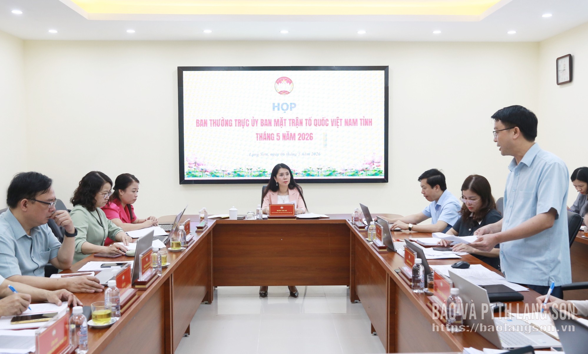 Đại biểu thảo luận tại cuộc họp