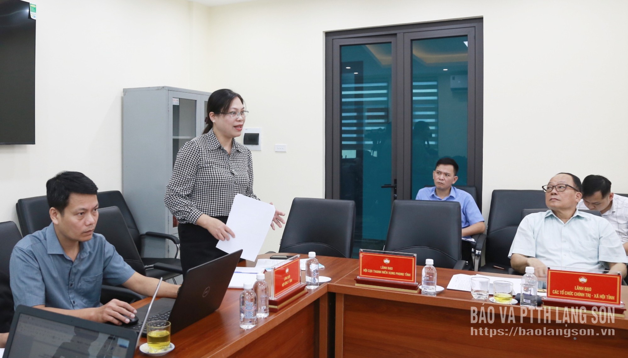 Đại diện Hội Đông y tỉnh thảo luận tại cuộc họp
