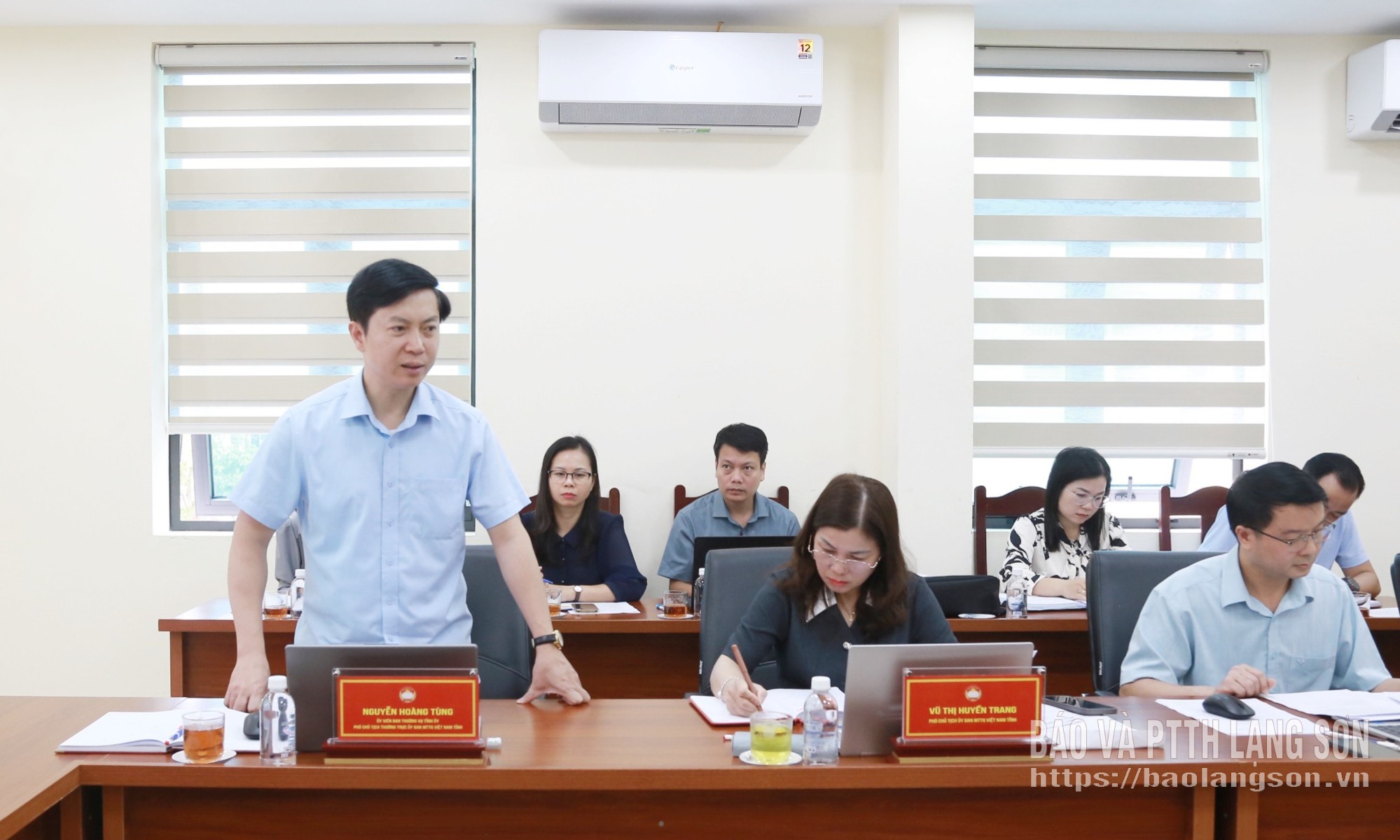 Đồng chí Nguyễn Hoàng Tùng, Ủy viên Ban Thường vụ Tỉnh ủy, Phó Chủ tịch Thường trực Ủy ban MTTQ Việt Nam tỉnh phát biểu ý kiến tại cuộc họp