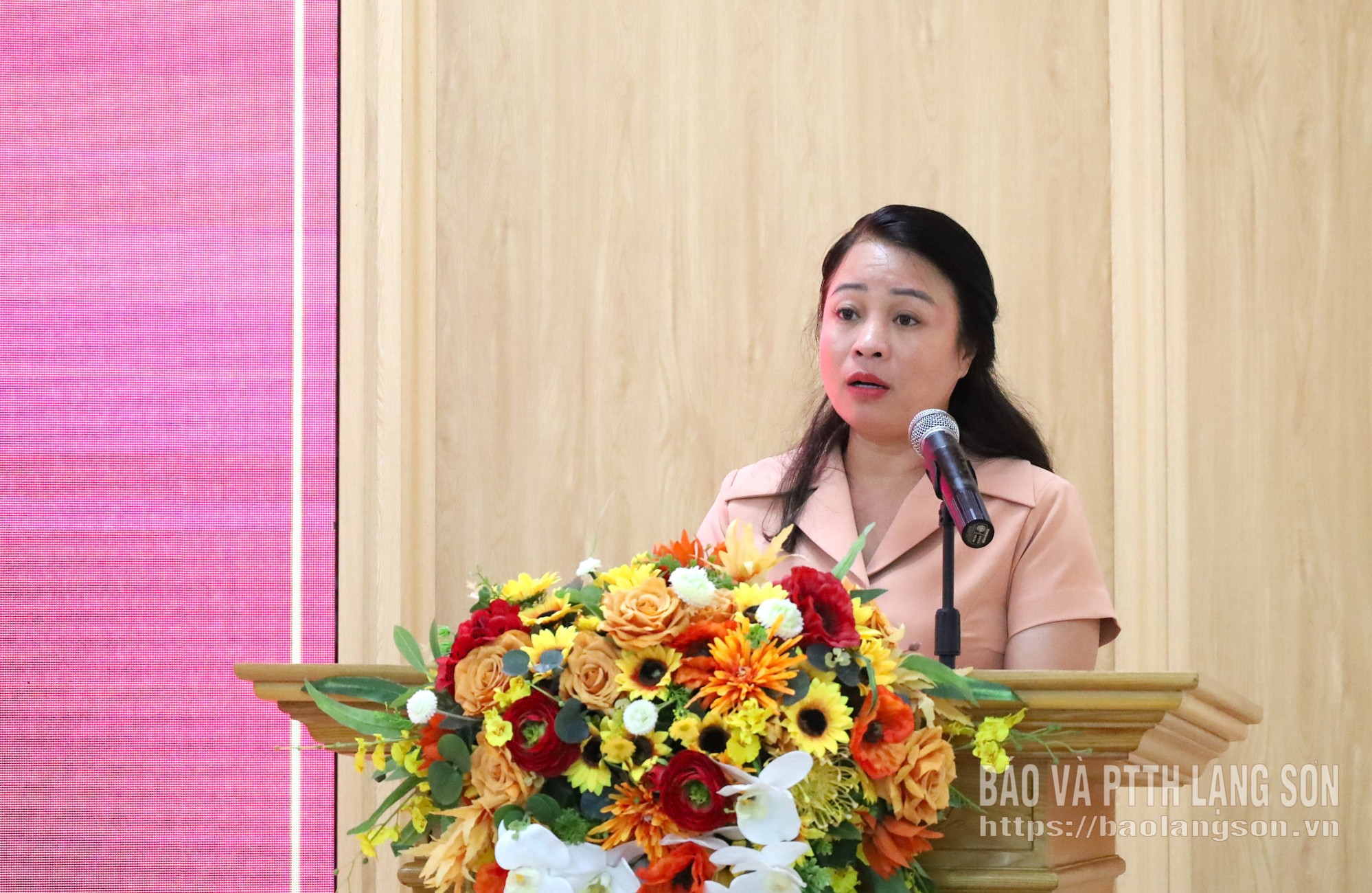 Lãnh đạo Đảng ủy Mặt trận Tổ quốc Việt Nam tỉnh đã công bố quyết định tặng Huy hiệu 40 năm tuổi Đảng đợt 19/5/2026 cho đồng chí Nông Long Ân
