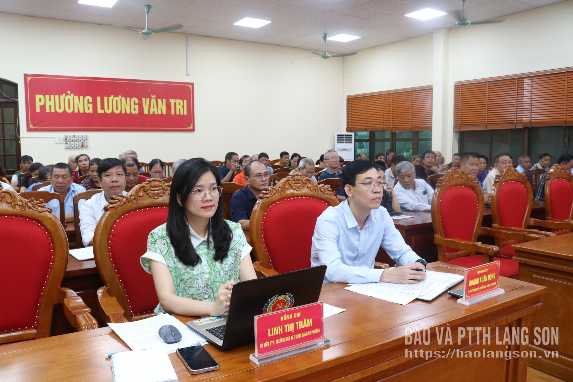 Các đại biểu dự hội nghị