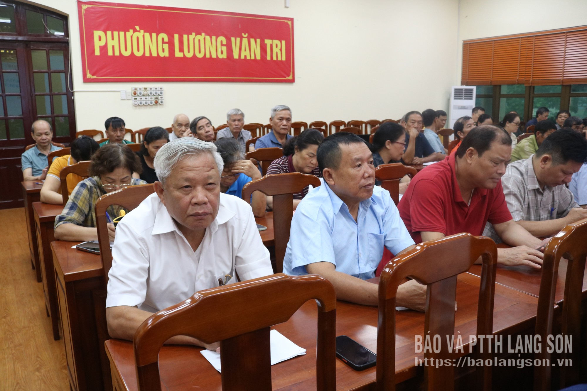 Đại diện các khối phố dự hội nghị