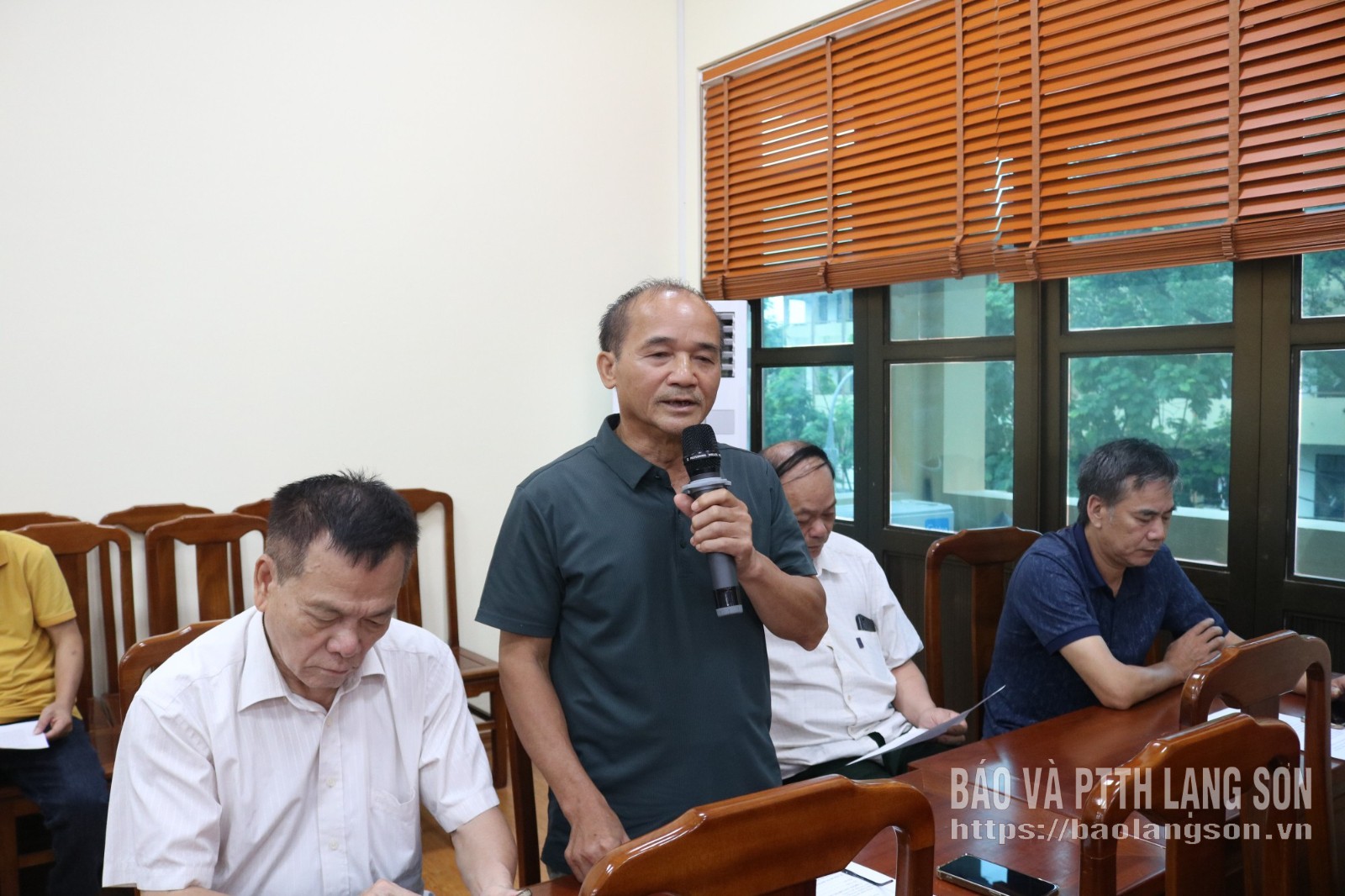 Đại biểu phát biểu ý kiến tại hội nghị