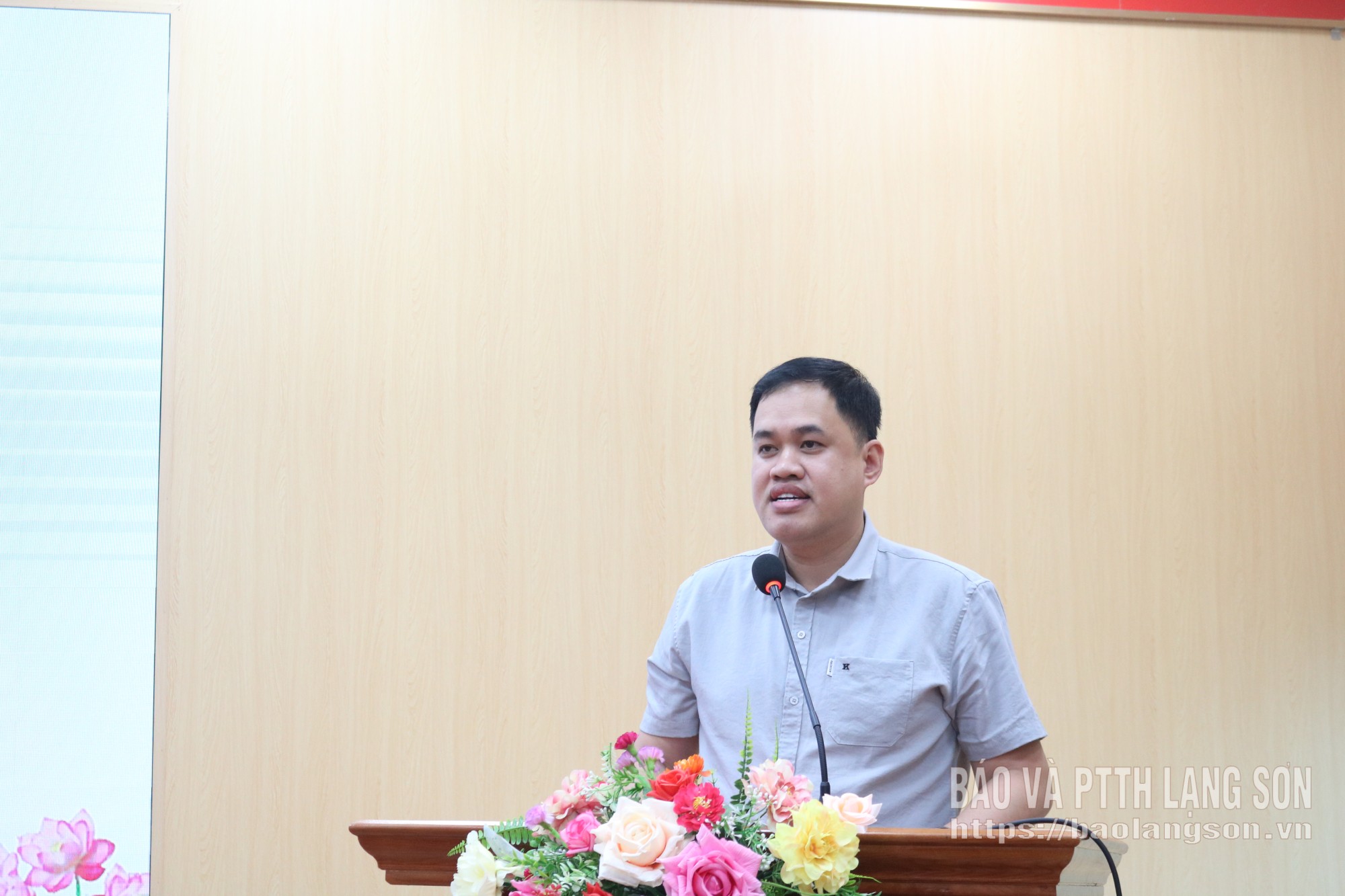 Đồng chí Chủ tịch Ủy ban MTTQ Việt Nam phường phát biểu tại hội nghị