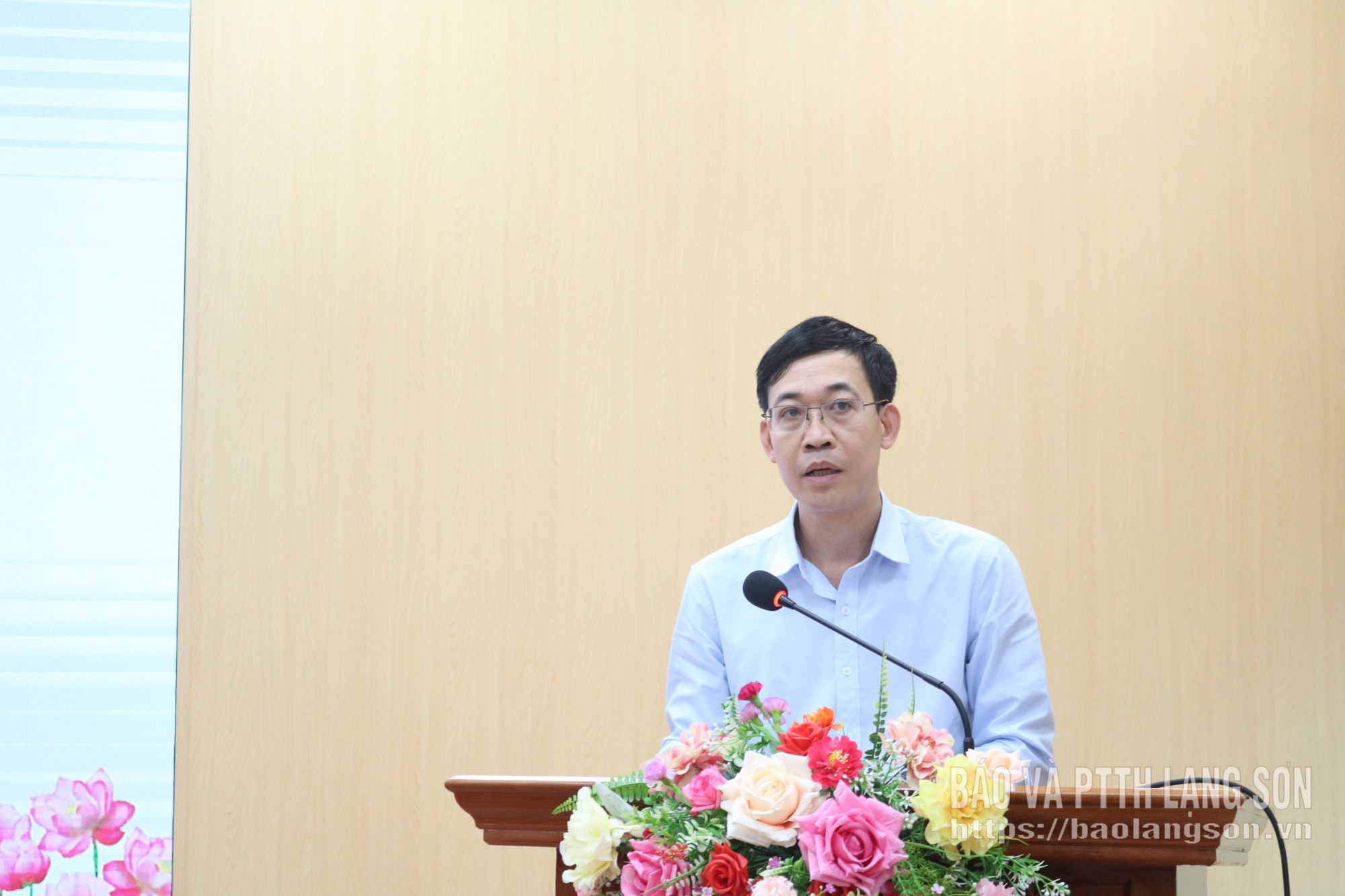 Đồng chí Hoàng Xuân Đồng, Bí thư Đảng ủy, Chủ tịch HĐND phường phát biểu tại hội nghị
