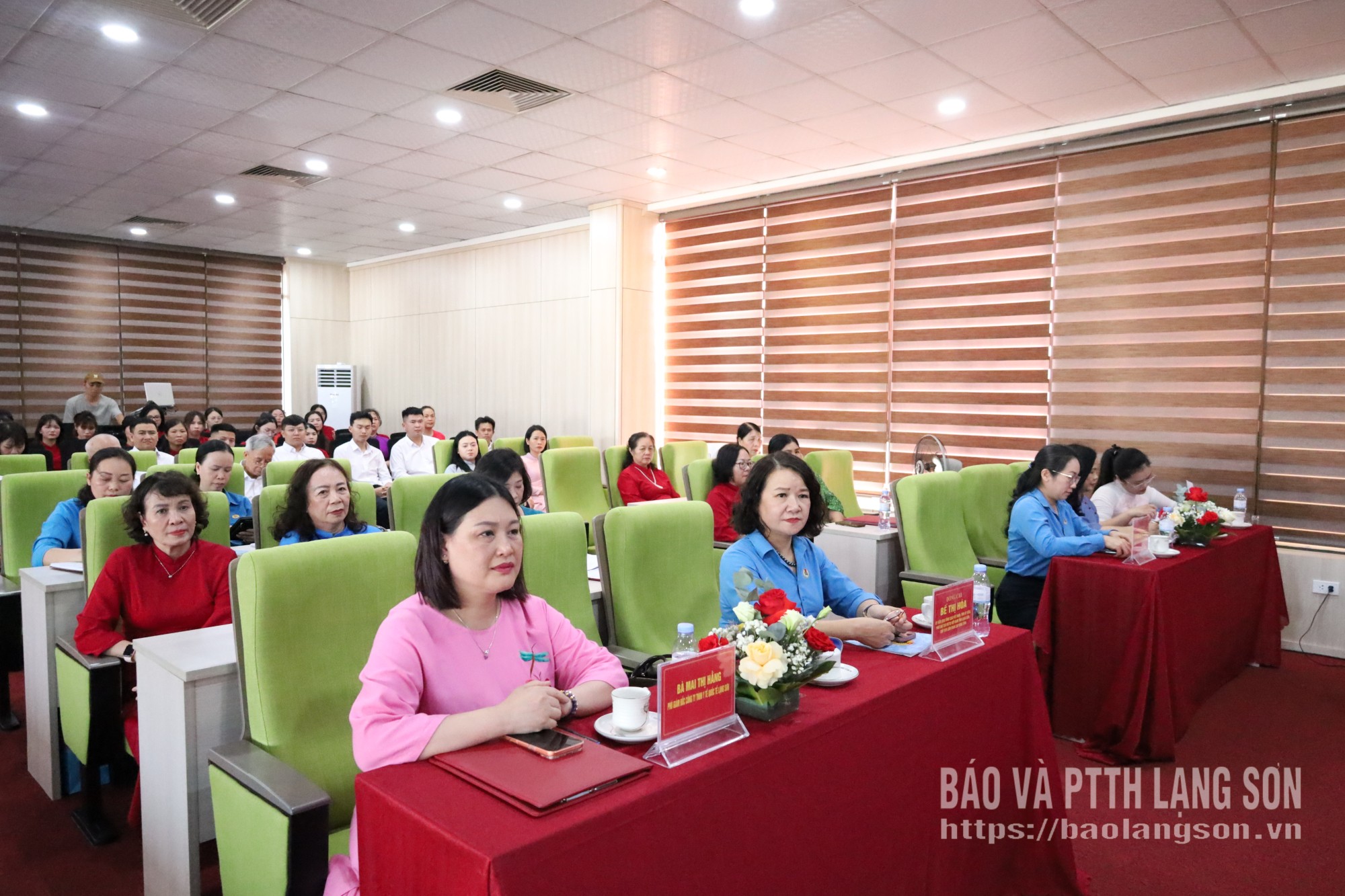 Các đại biểu dự đại hội