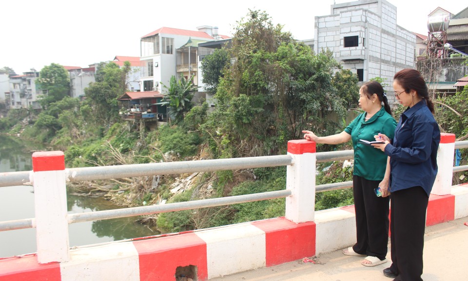 &ldquo;Thấp thỏm&rdquo; ven s&ocirc;ng Trung