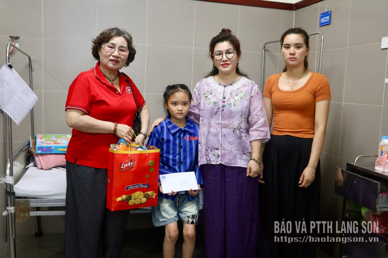 Các thành viên trong đoàn 
