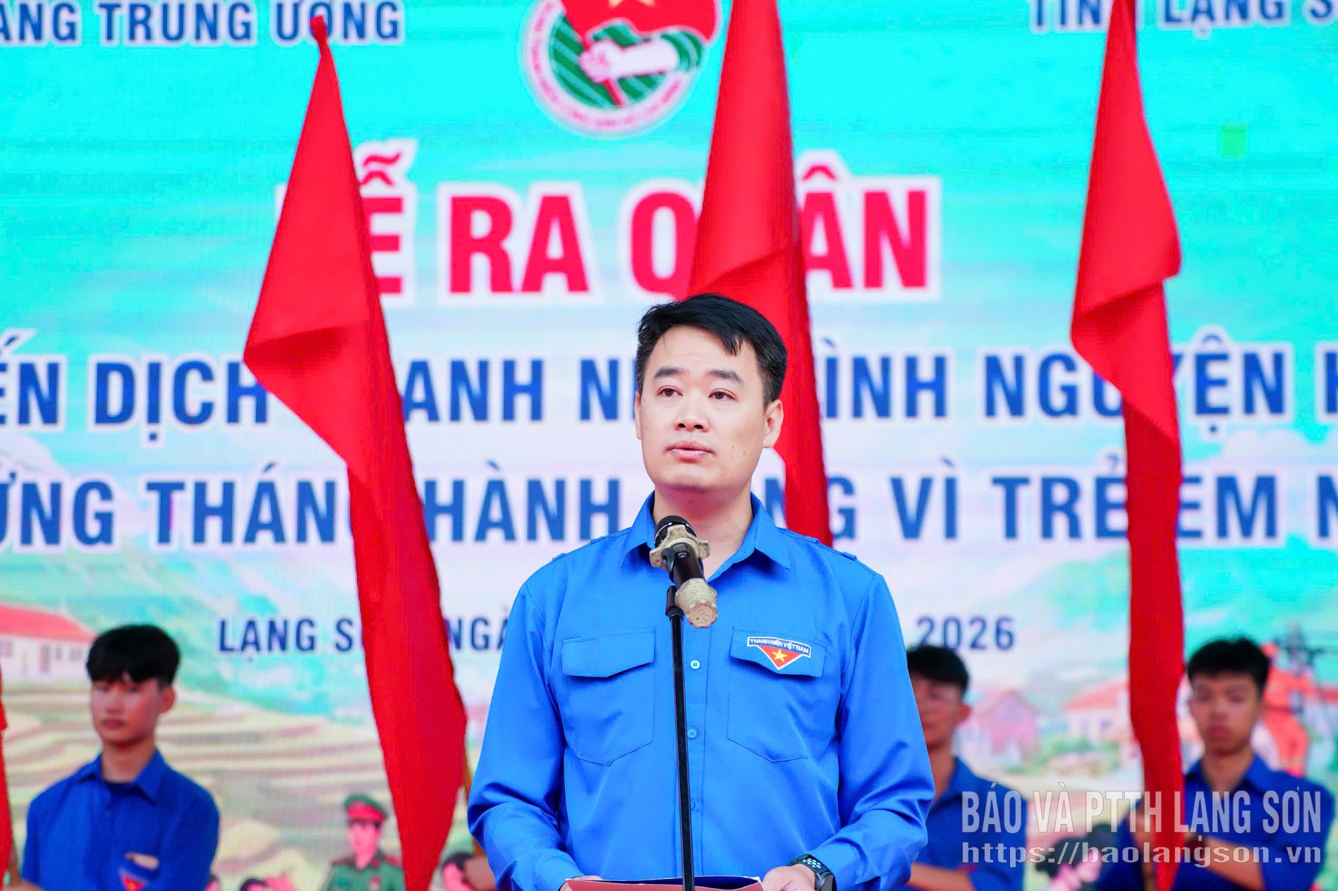 Lãnh đạo Tỉnh đoàn Lạng Sơn phát biểu tại lễ ra quân