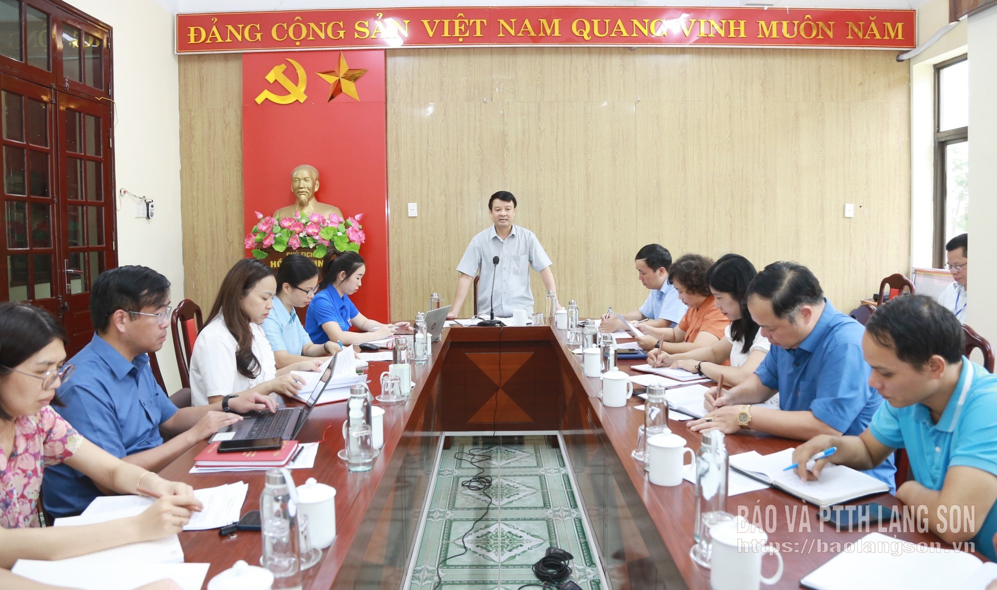 Các đại biểu dự cuộc giám sát